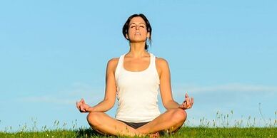 karın ve yanlarda kilo vermek için egzersiz yapma tekniği